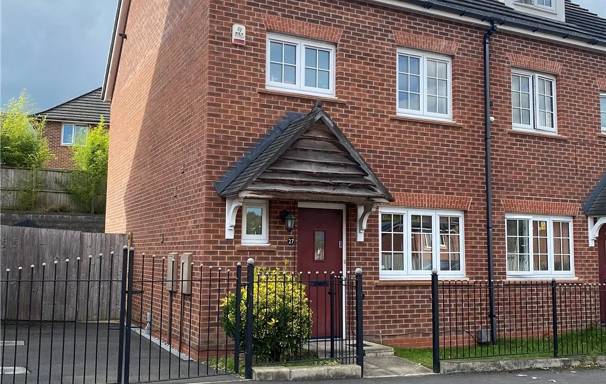 4 bedroom Property for sale - Bentley Hurst