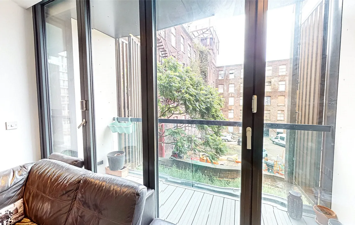 2 bedroom apartment to rent - Bentley Hurst