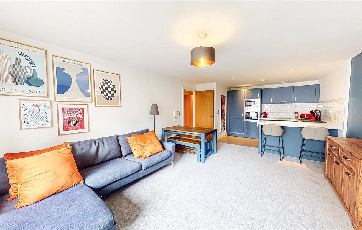 2 bedroom apartment to rent - Bentley Hurst