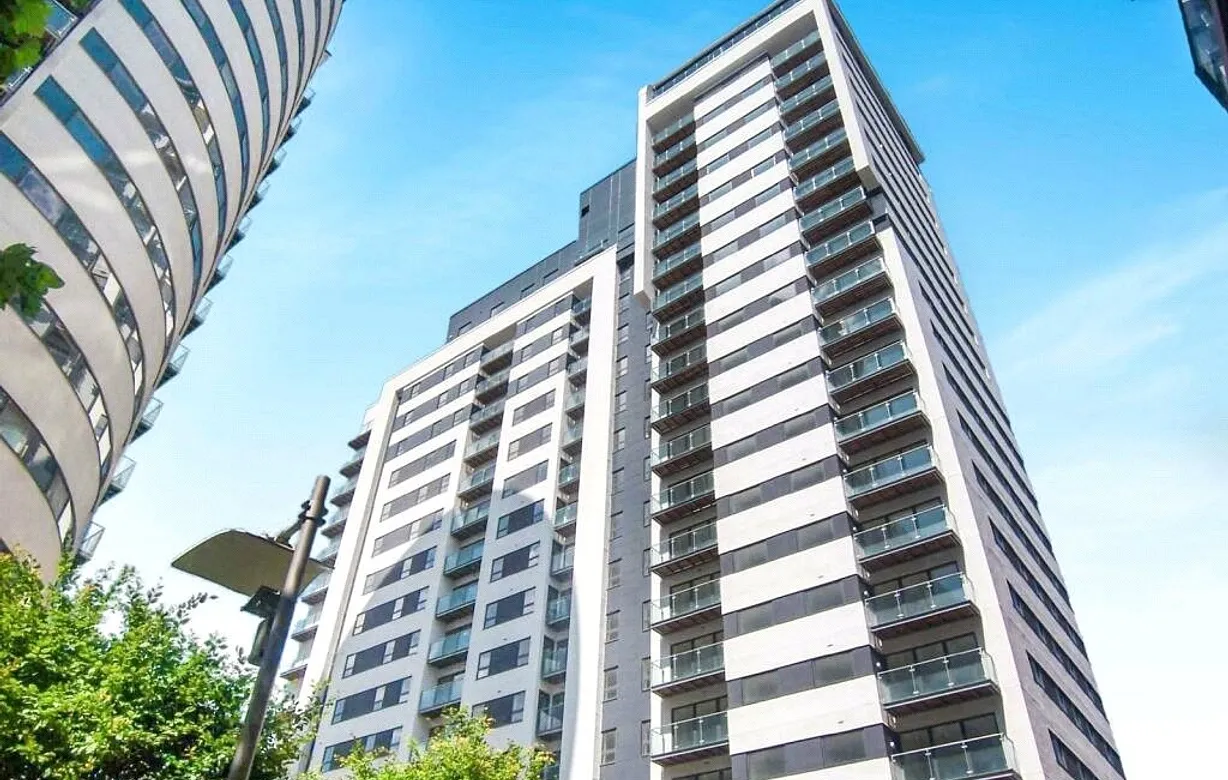 2 bedroom apartment to rent - Bentley Hurst