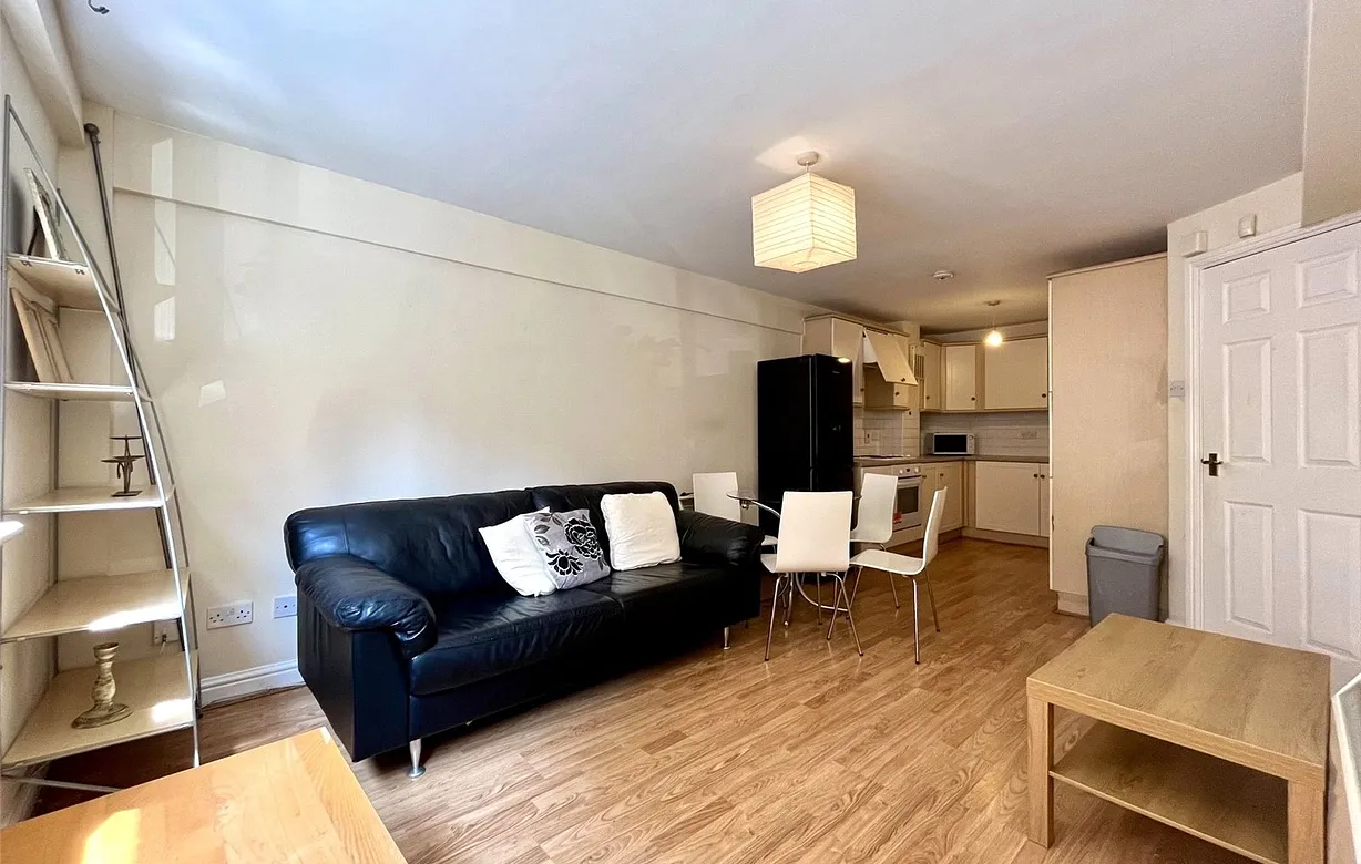 1 bedroom apartment to rent - Bentley Hurst