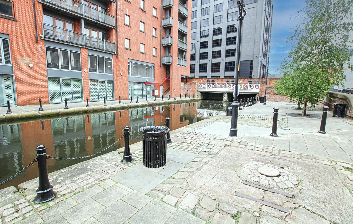 2 bedroom apartment to rent - Bentley Hurst
