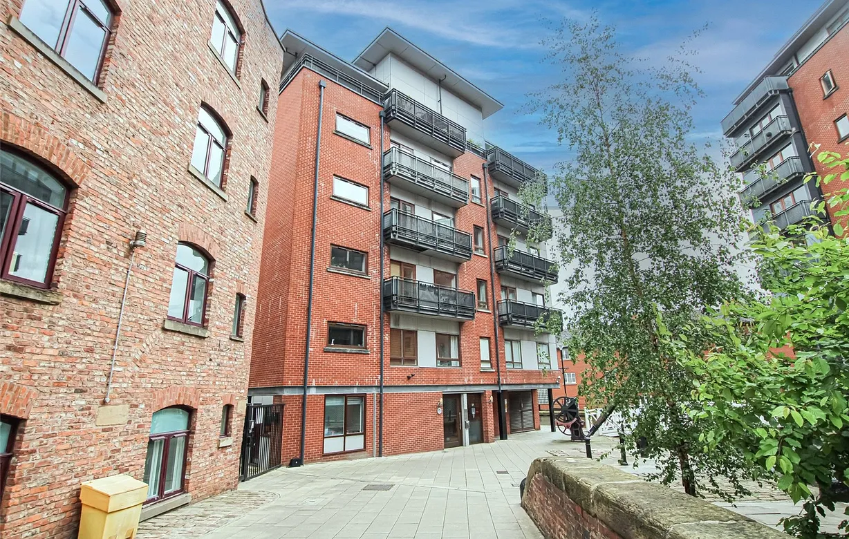 2 bedroom apartment to rent - Bentley Hurst