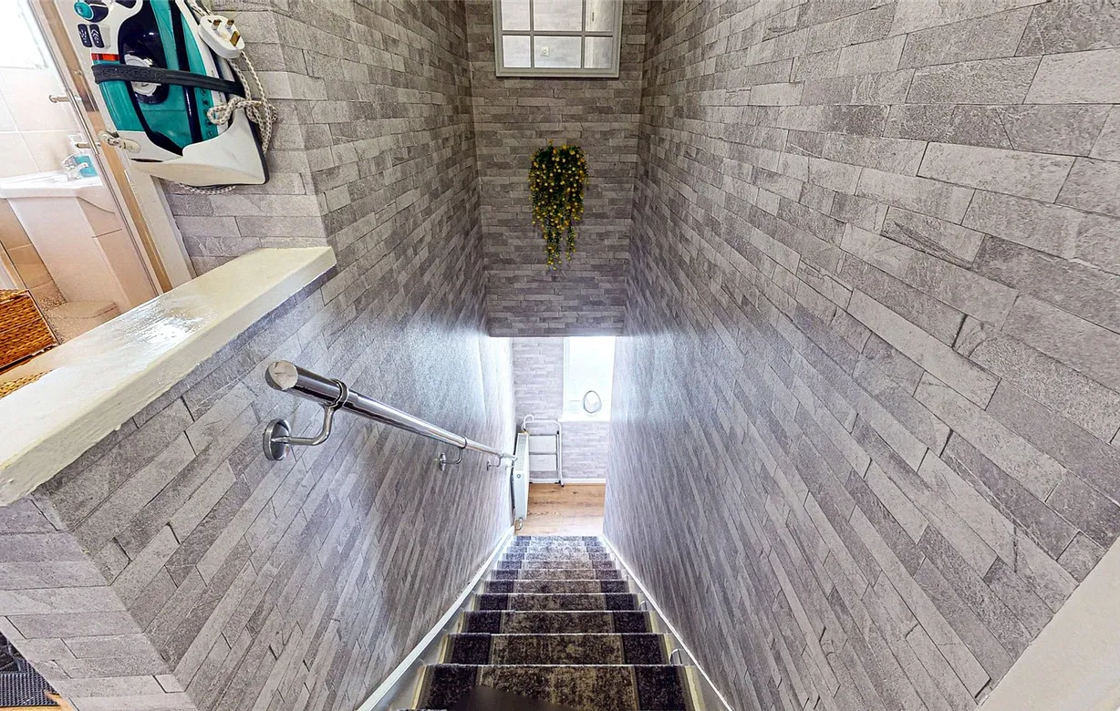 2 bedroom maisonette for sale - Bentley Hurst