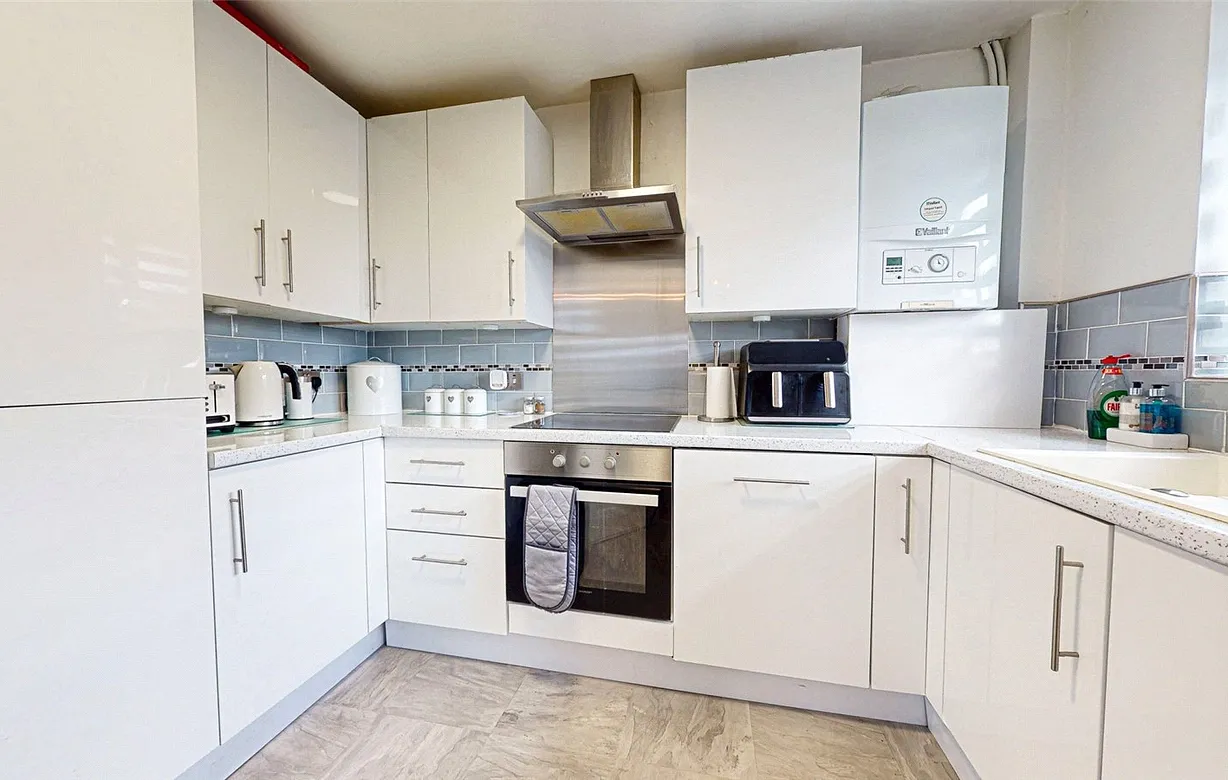 2 bedroom maisonette for sale - Bentley Hurst