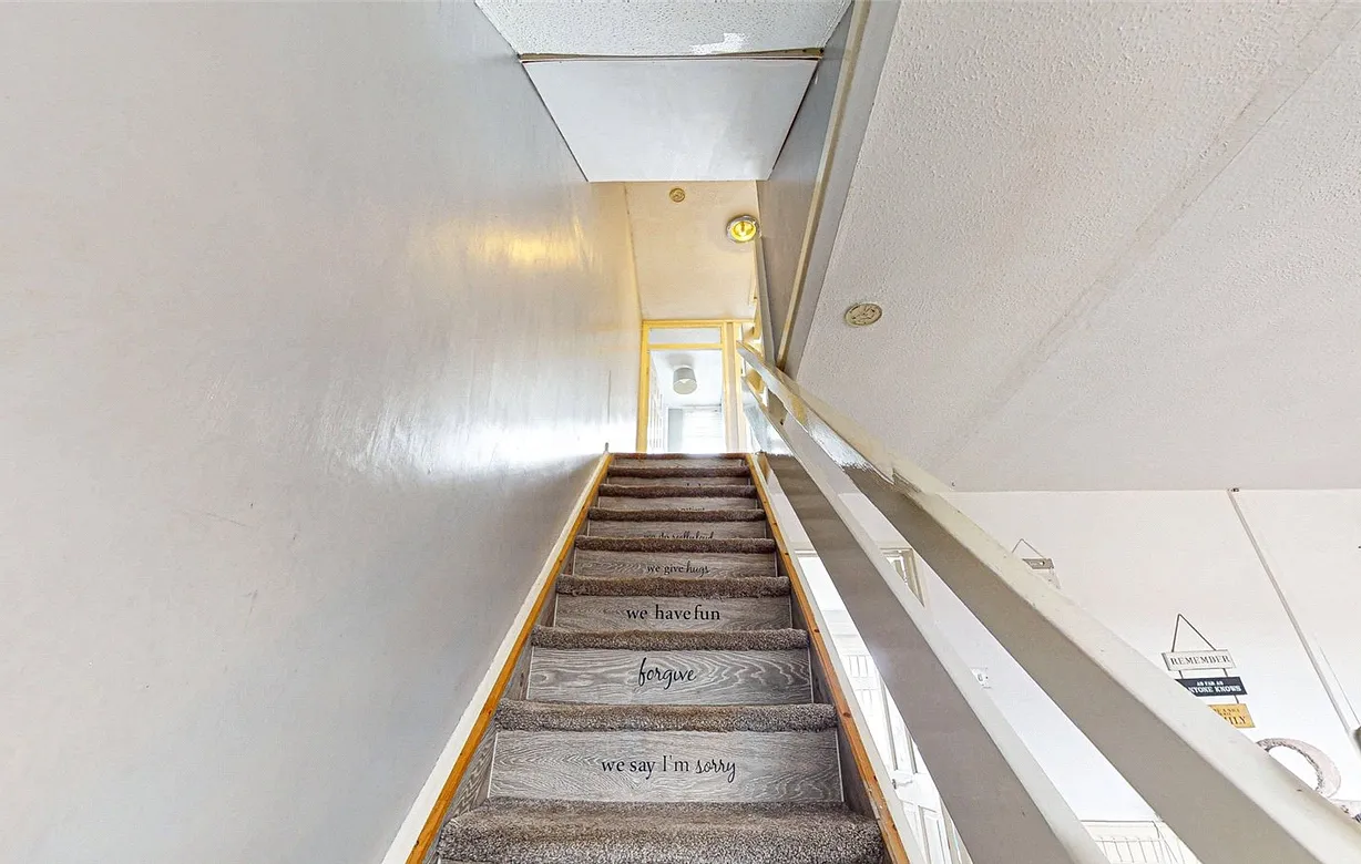 2 bedroom house for sale - Bentley Hurst