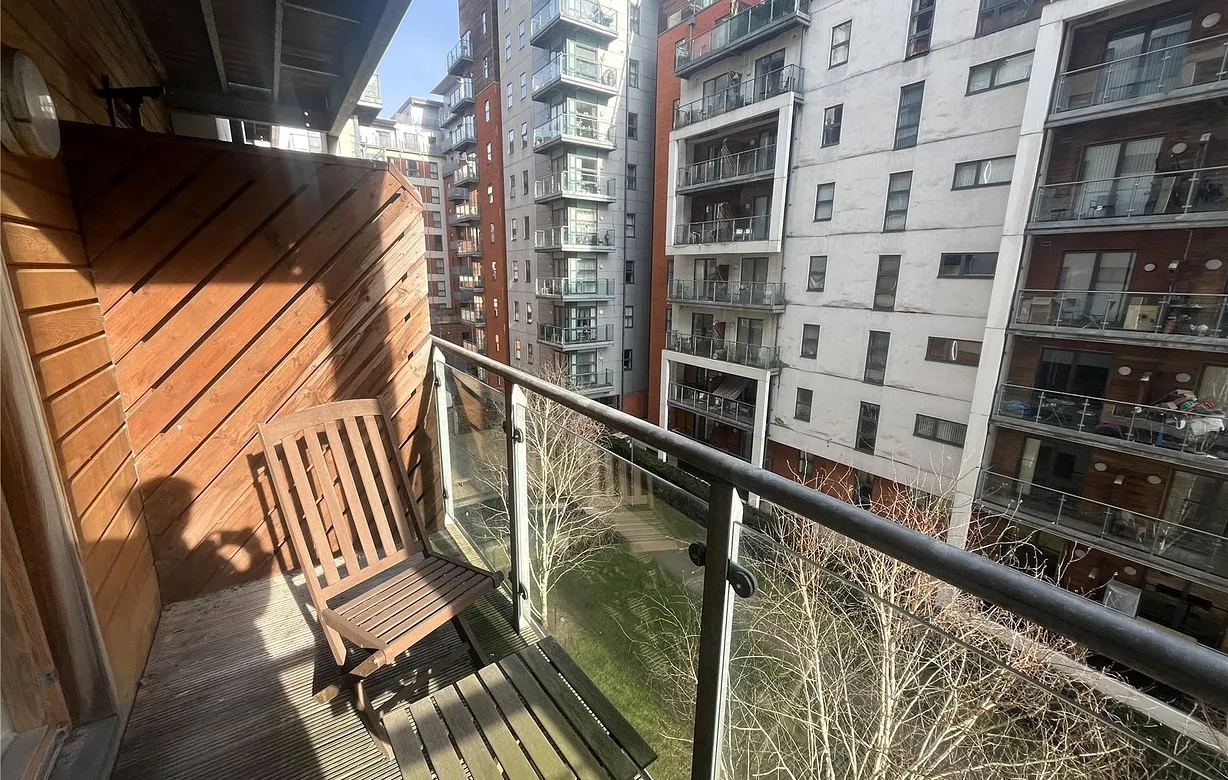 2 bedroom apartment to rent - Bentley Hurst