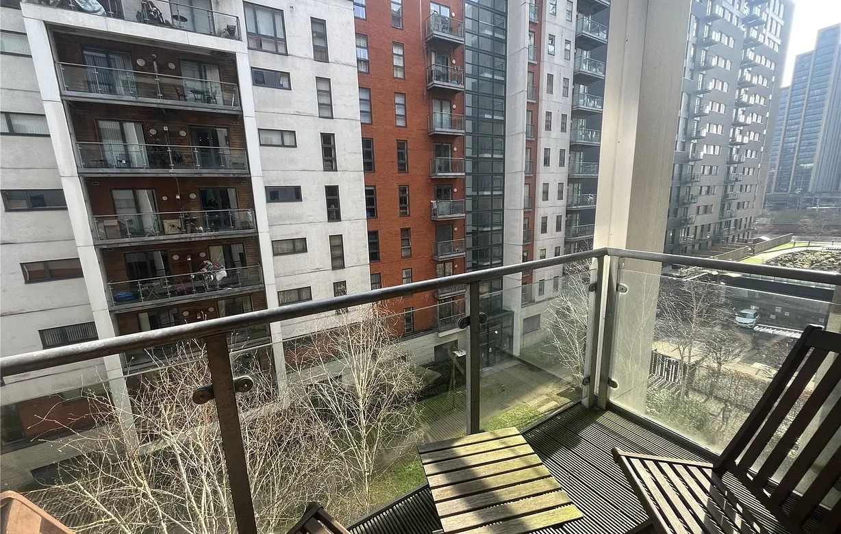 2 bedroom apartment to rent - Bentley Hurst