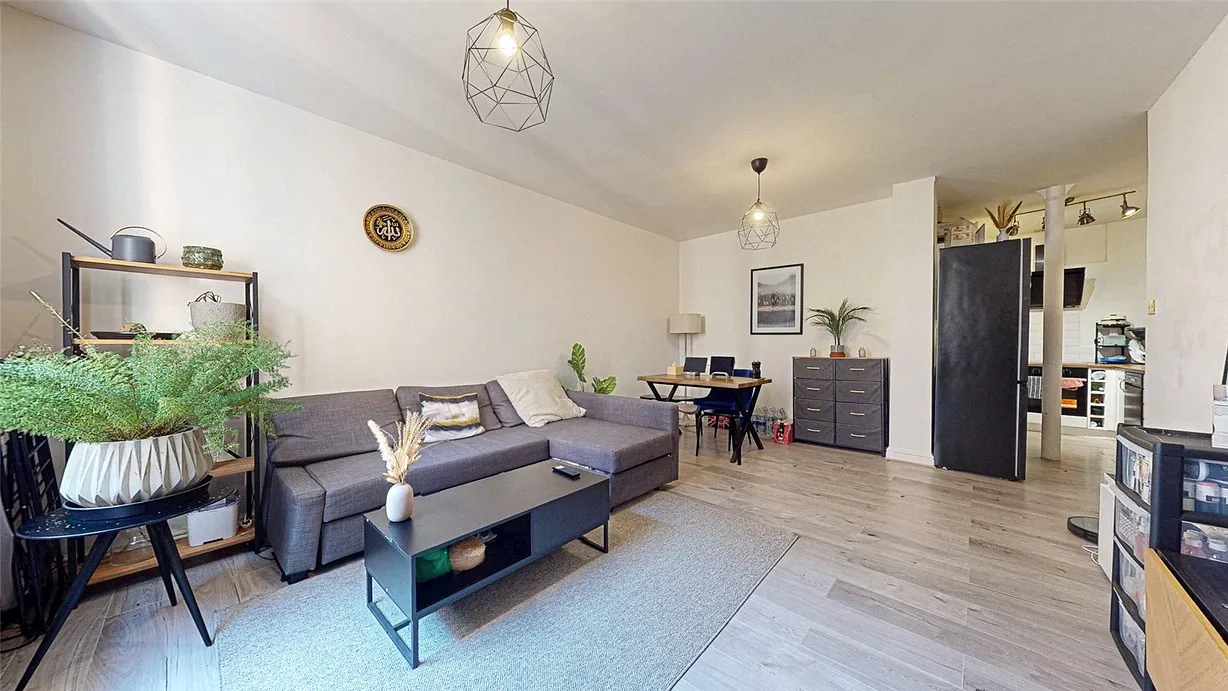 2 bedroom apartment for sale - Bentley Hurst