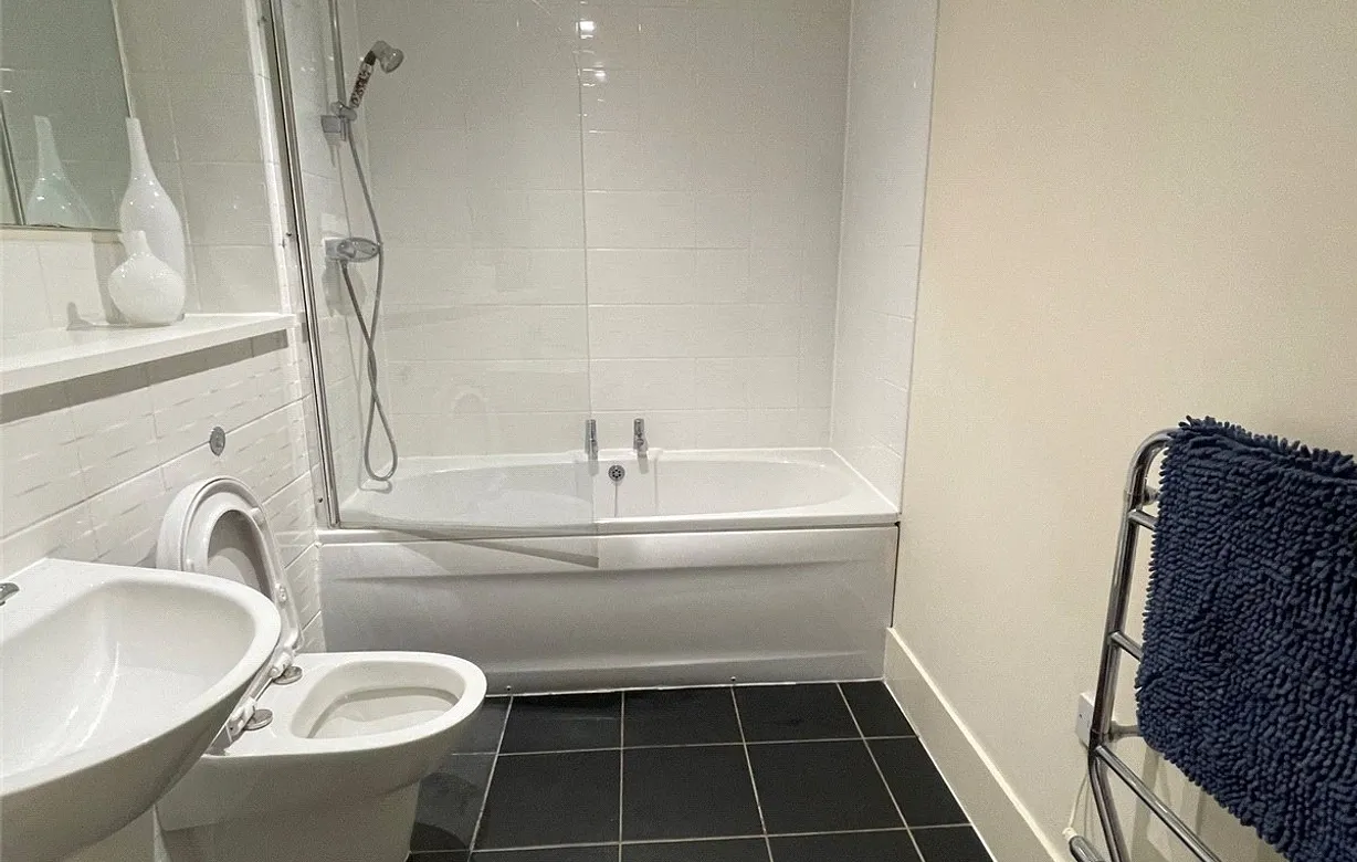 2 bedroom apartment to rent - Bentley Hurst