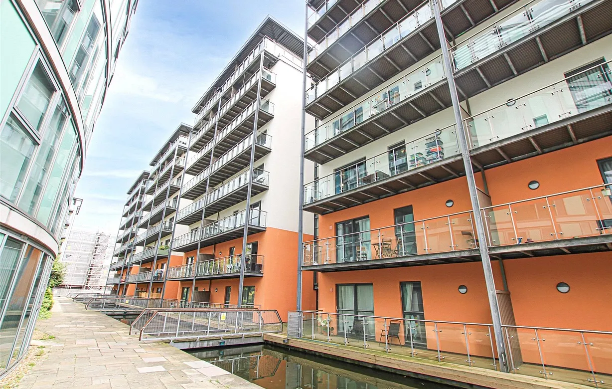 2 bedroom apartment to rent - Bentley Hurst