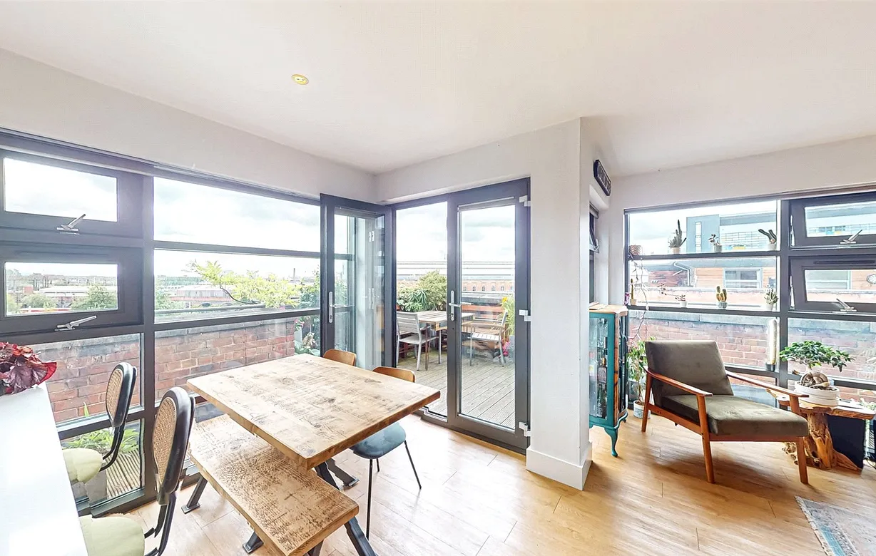 2 bedroom apartment to rent - Bentley Hurst