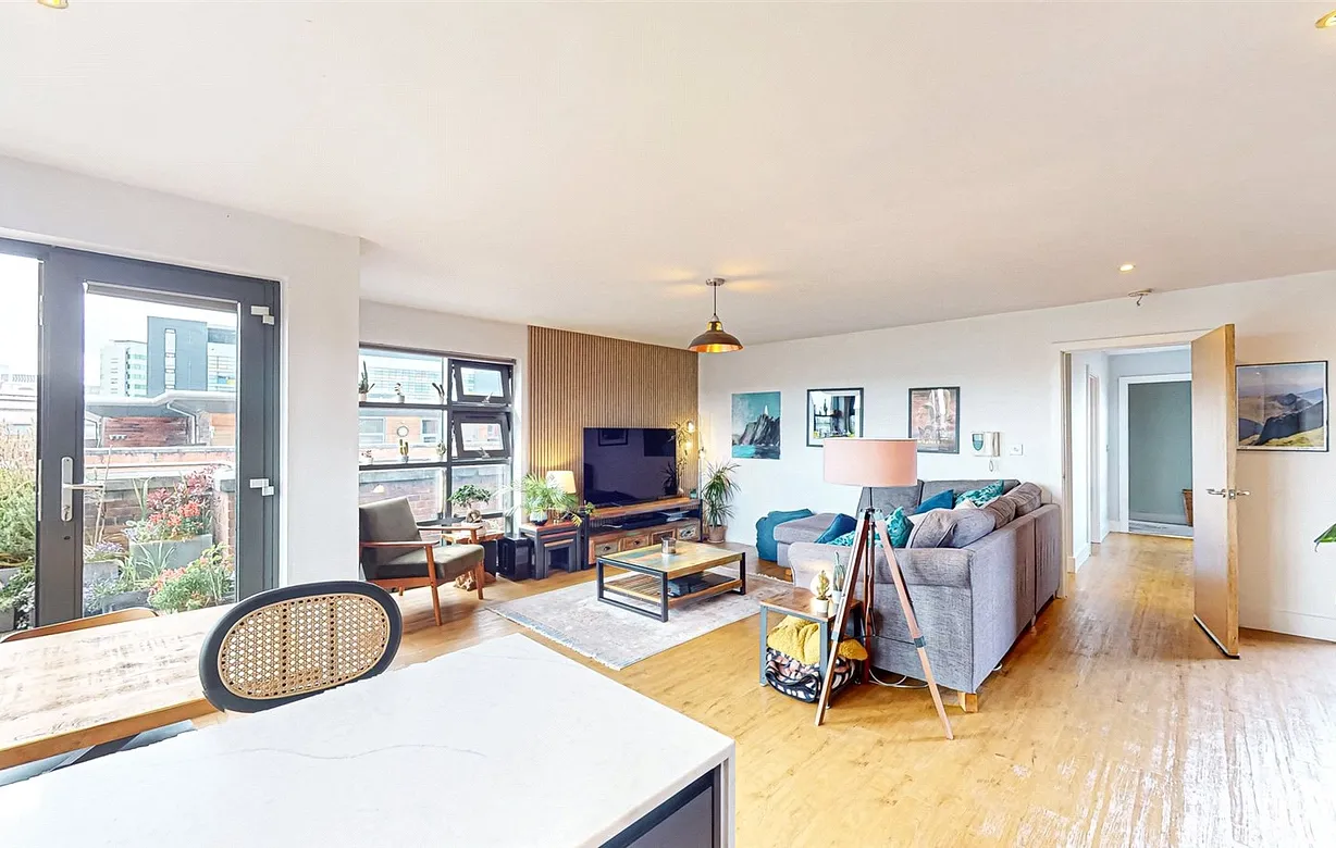 2 bedroom apartment to rent - Bentley Hurst