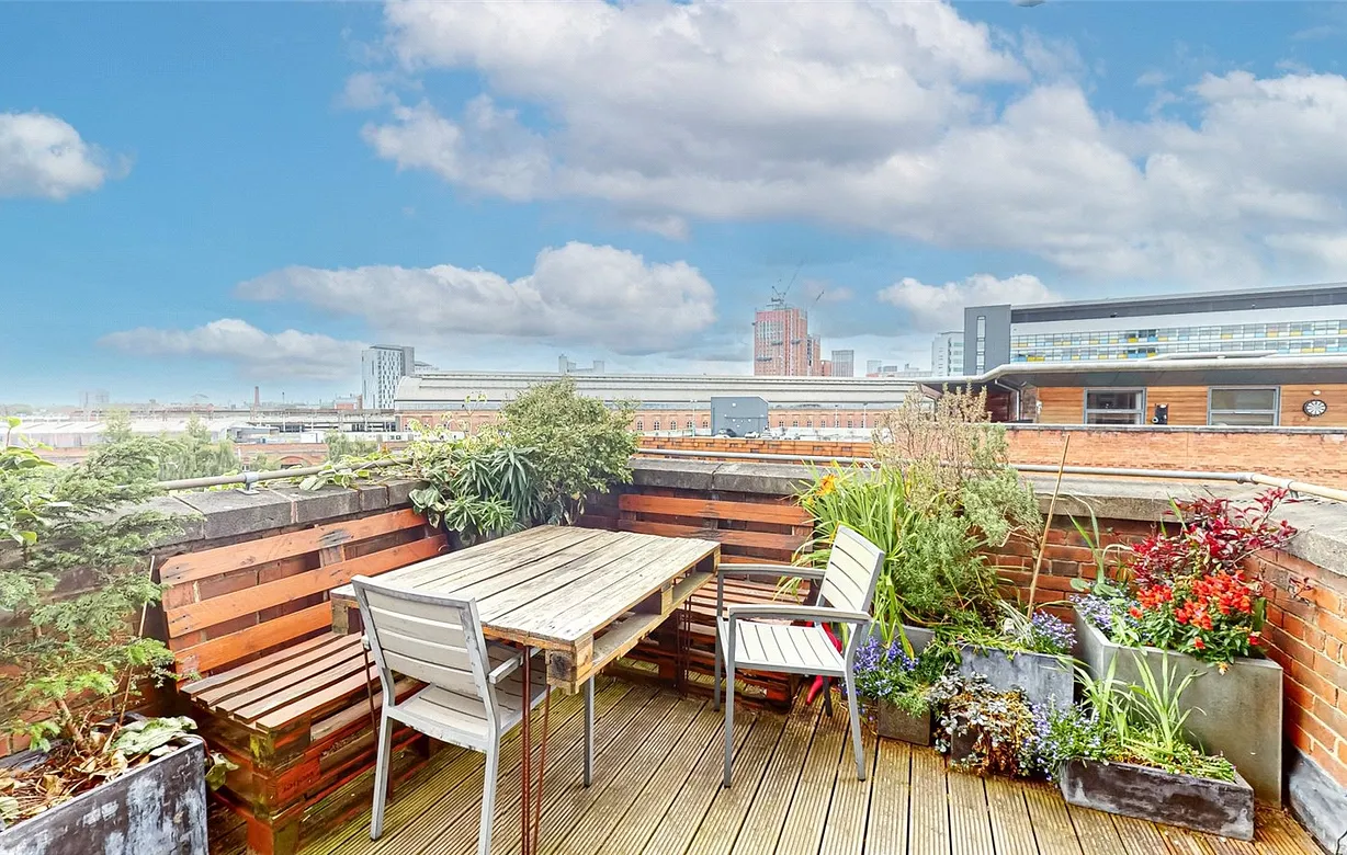 2 bedroom apartment to rent - Bentley Hurst