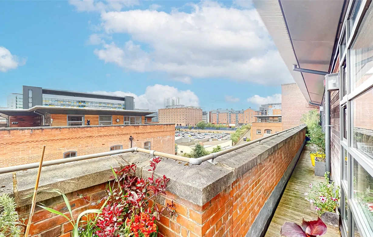 2 bedroom apartment to rent - Bentley Hurst