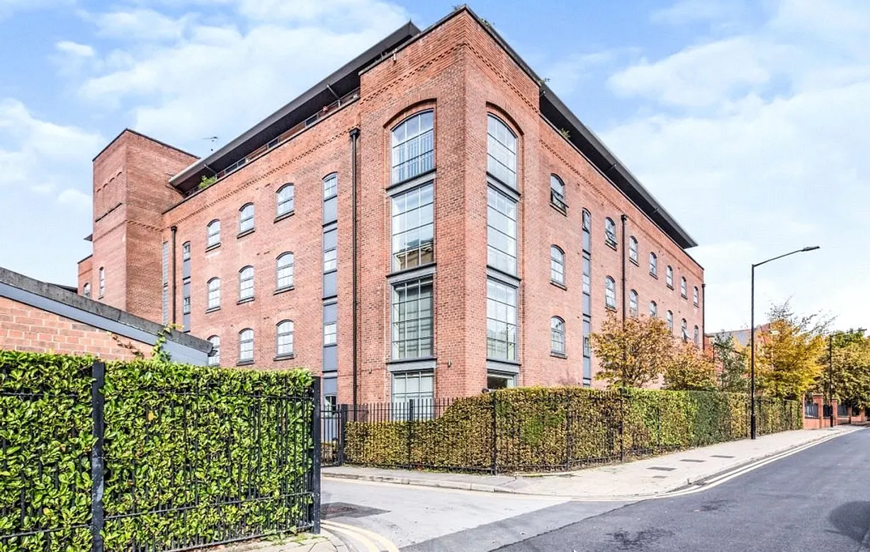 2 bedroom apartment to rent - Bentley Hurst