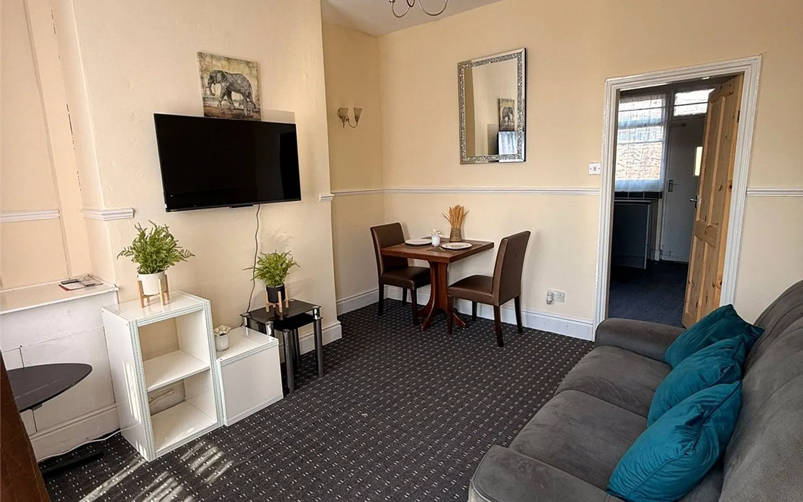 2 bedroom house to rent - Bentley Hurst