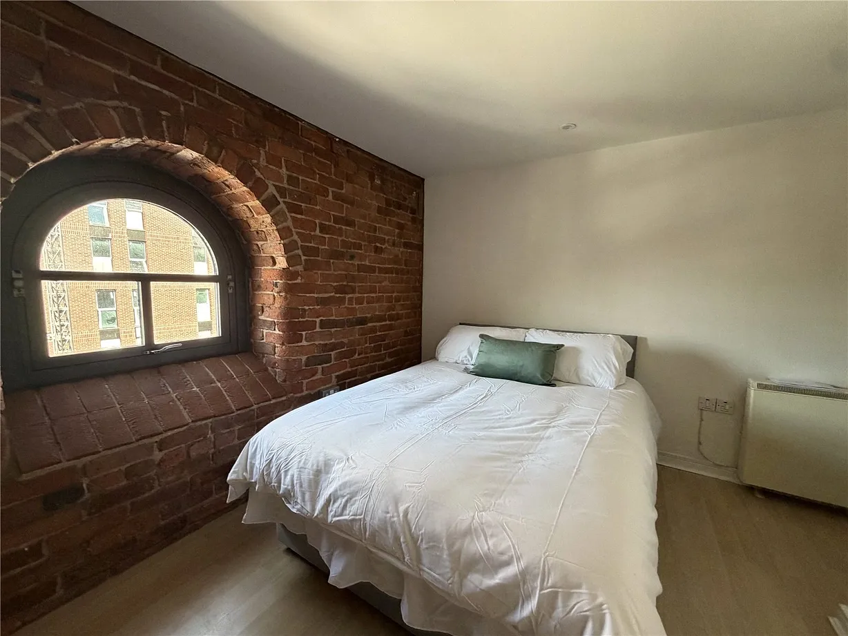 2 bedroom apartment to rent - Bentley Hurst