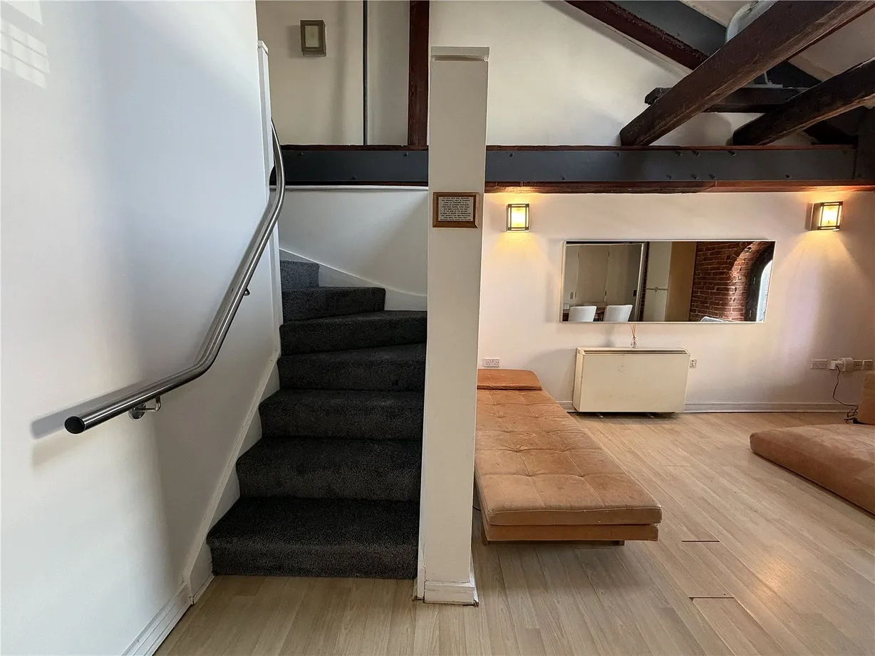 2 bedroom apartment to rent - Bentley Hurst