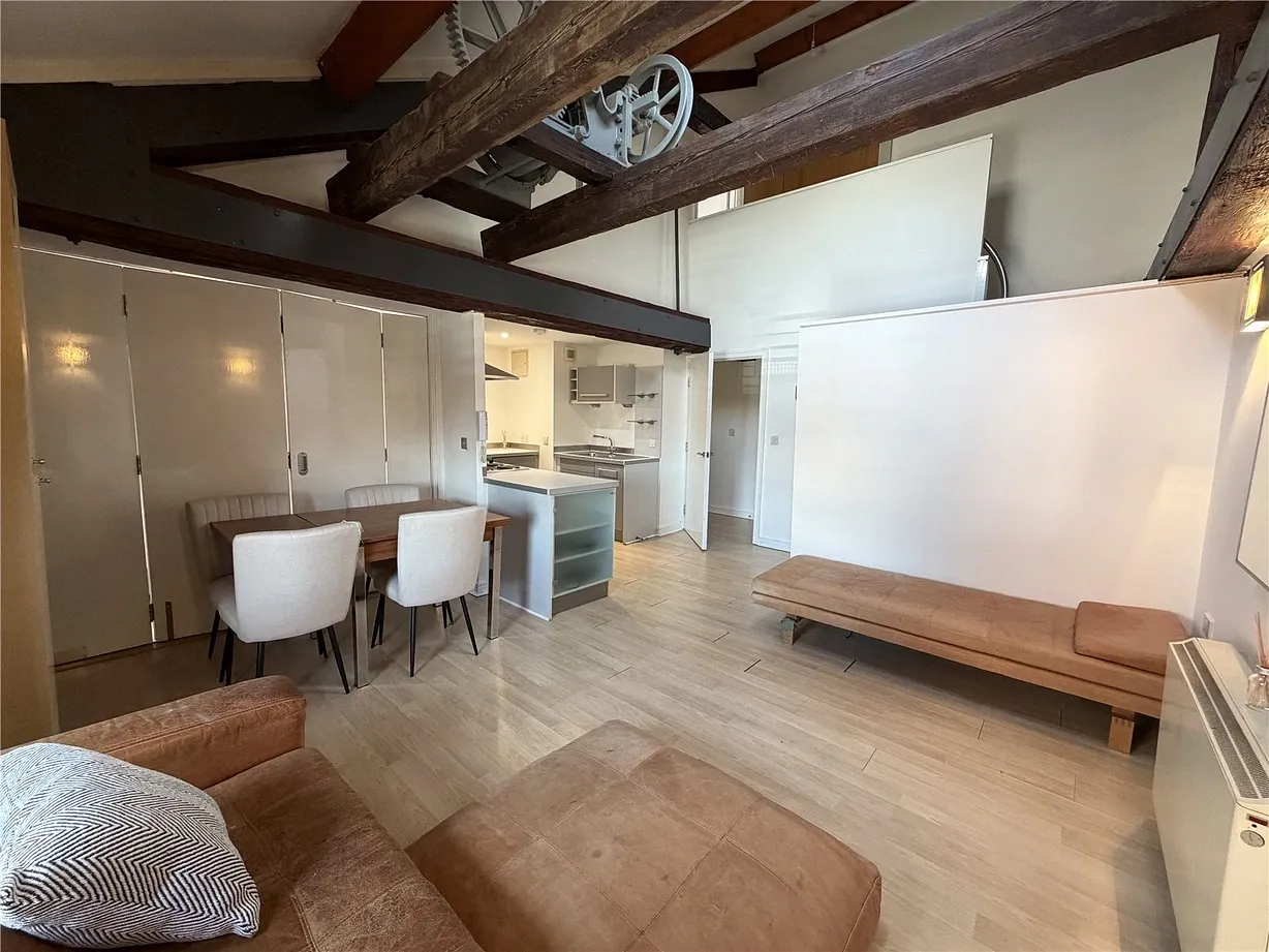 2 bedroom apartment to rent - Bentley Hurst