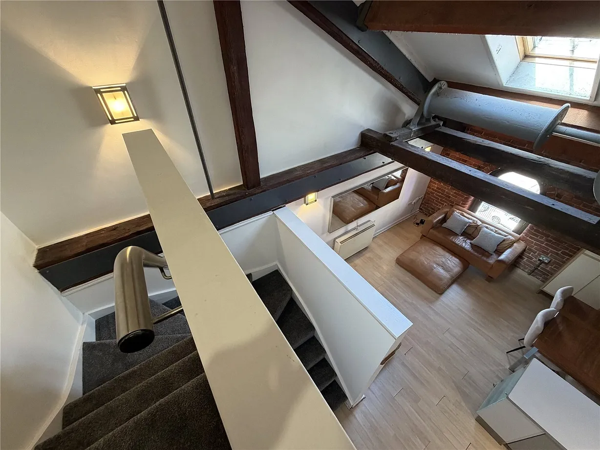 2 bedroom apartment to rent - Bentley Hurst