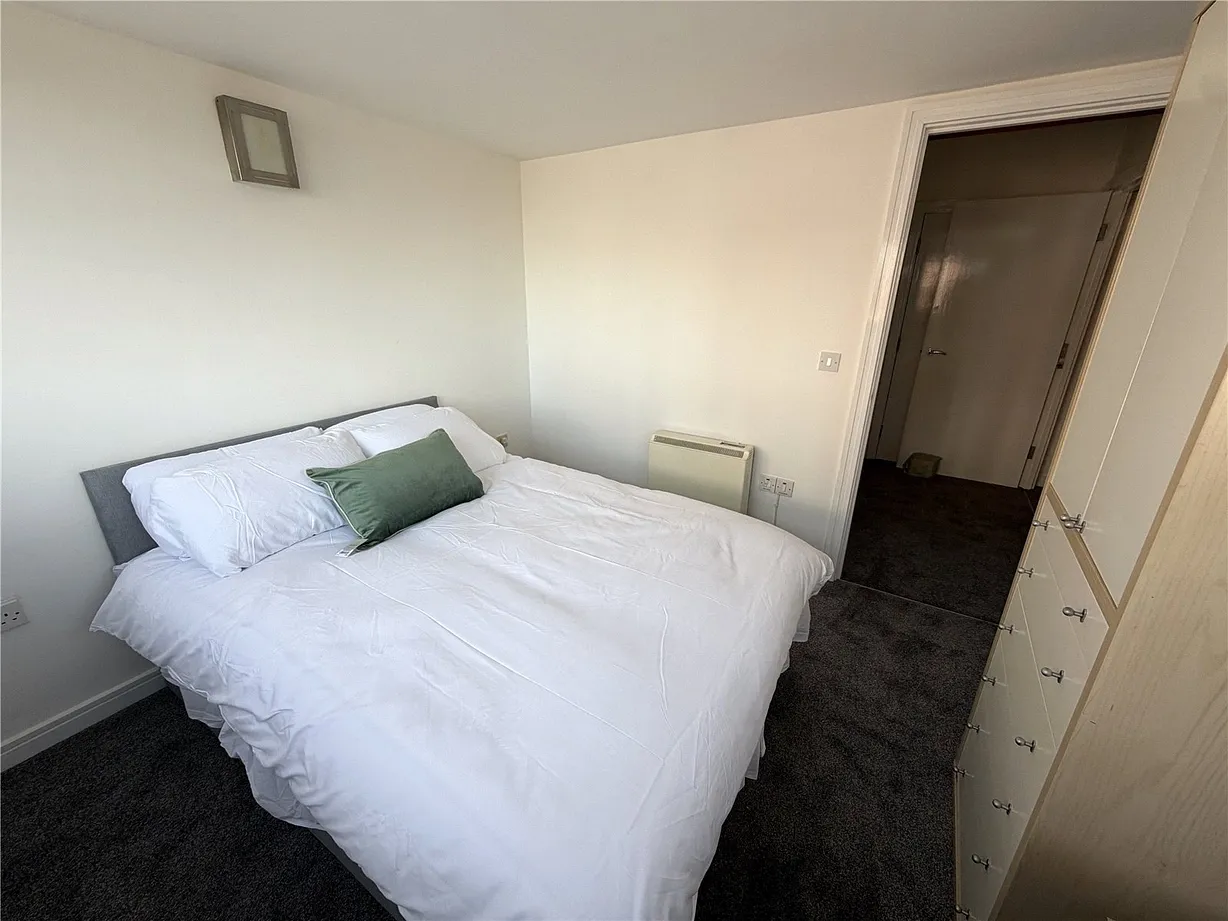 2 bedroom apartment to rent - Bentley Hurst