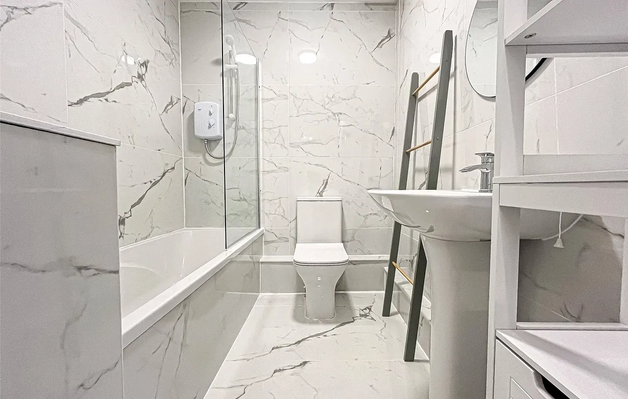 2 bedroom apartment to rent - Bentley Hurst