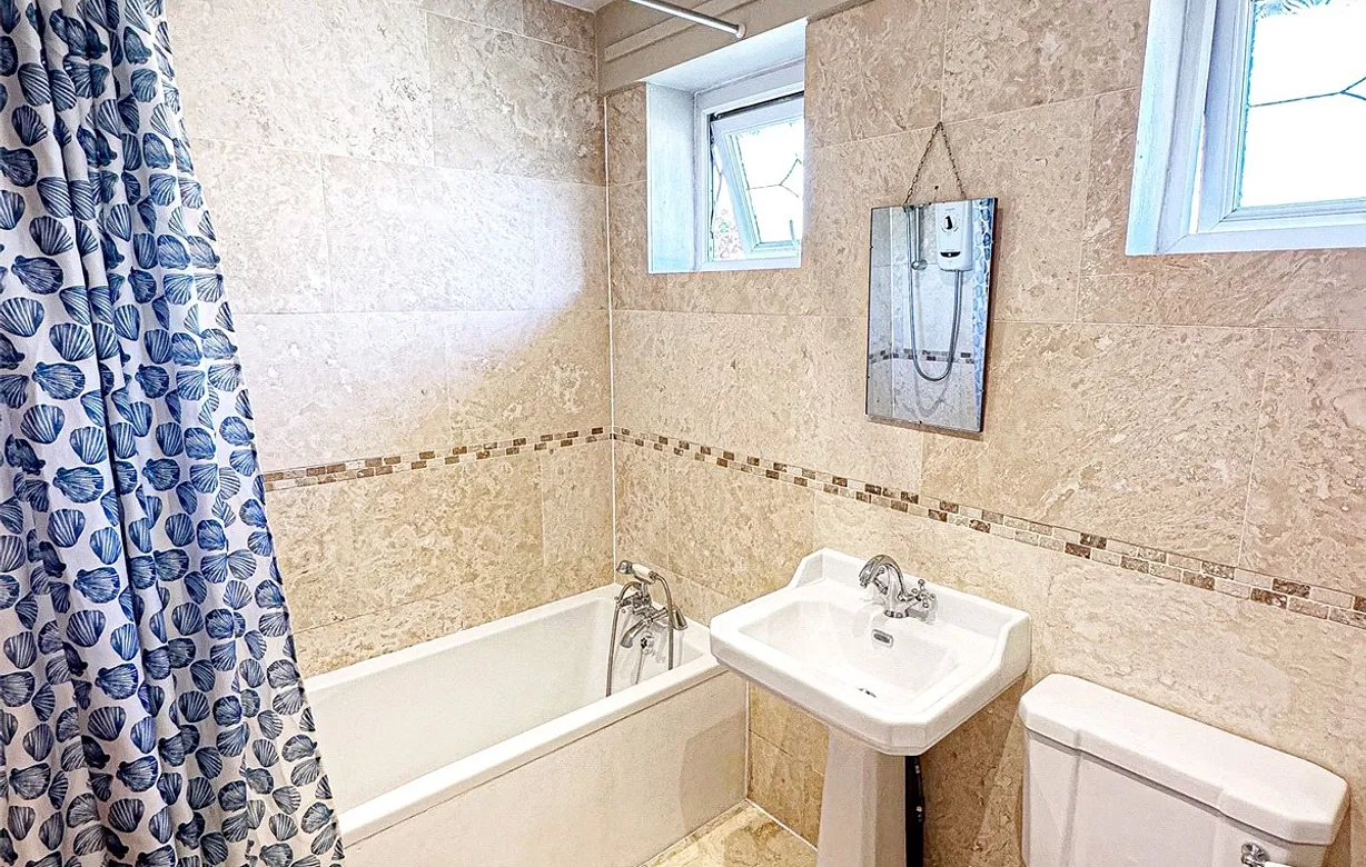 3 bedroom house for sale - Bentley Hurst