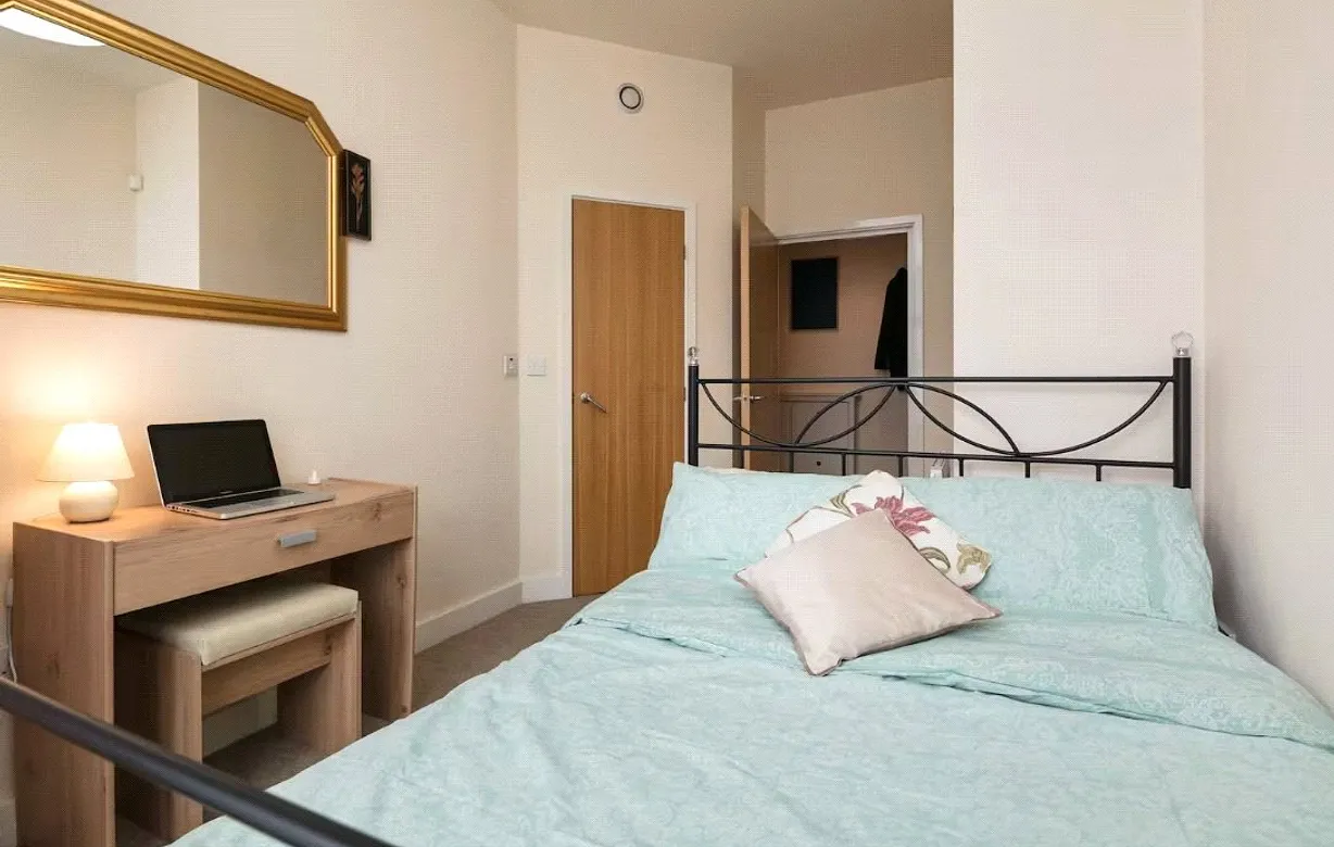 2 bedroom apartment to rent - Bentley Hurst