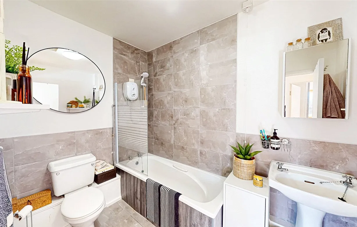 2 bedroom apartment to rent - Bentley Hurst