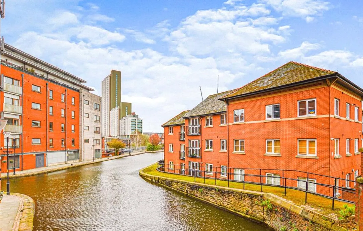 2 bedroom apartment to rent - Bentley Hurst