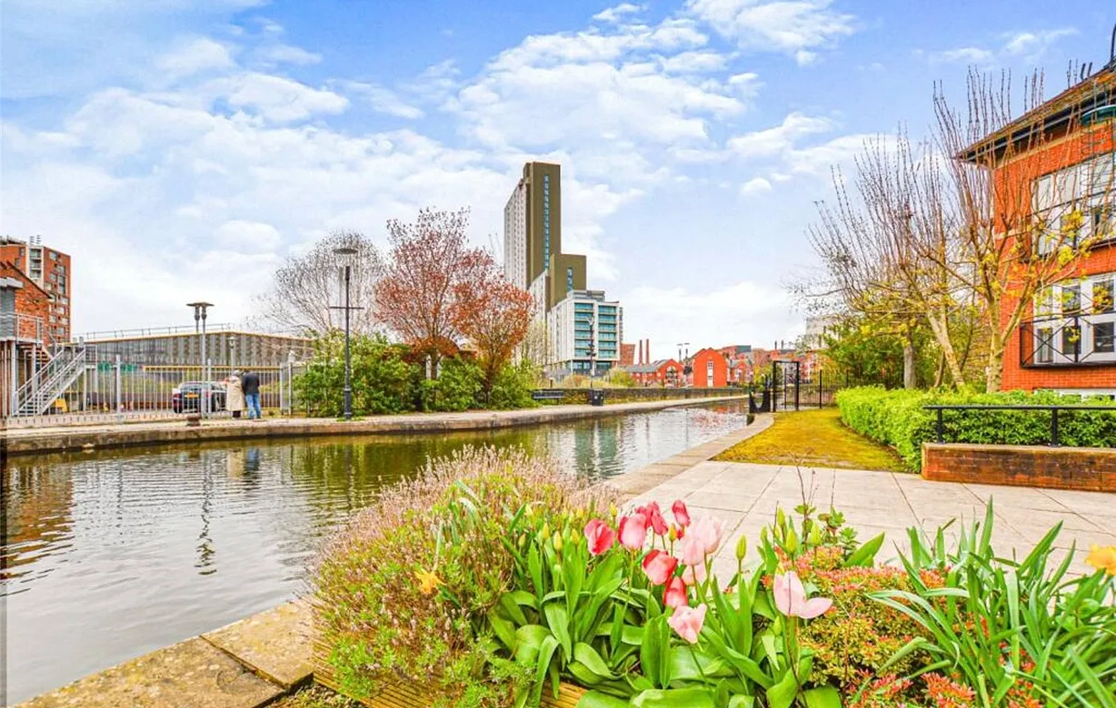 2 bedroom apartment to rent - Bentley Hurst