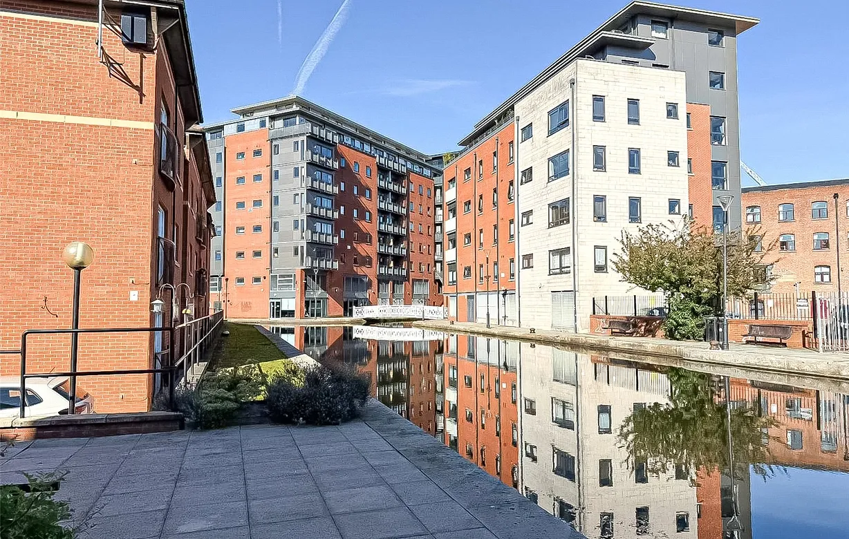2 bedroom apartment to rent - Bentley Hurst