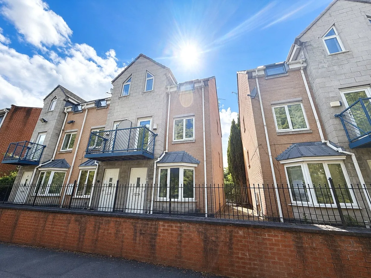 3 bedroom house for sale - Bentley Hurst