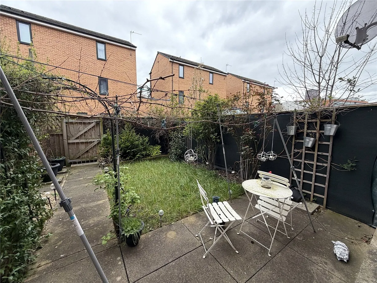 2 bedroom house to rent - Bentley Hurst