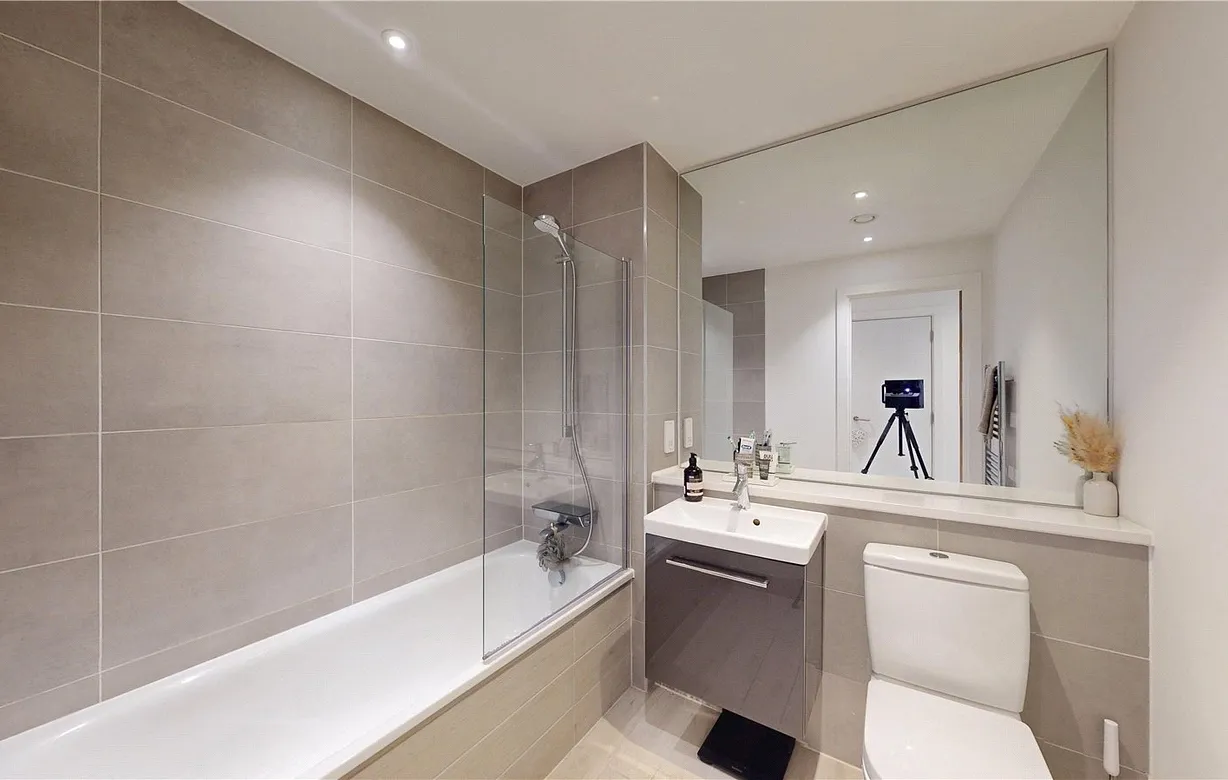 2 bedroom apartment to rent - Bentley Hurst