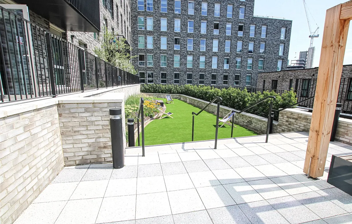 2 bedroom apartment to rent - Bentley Hurst