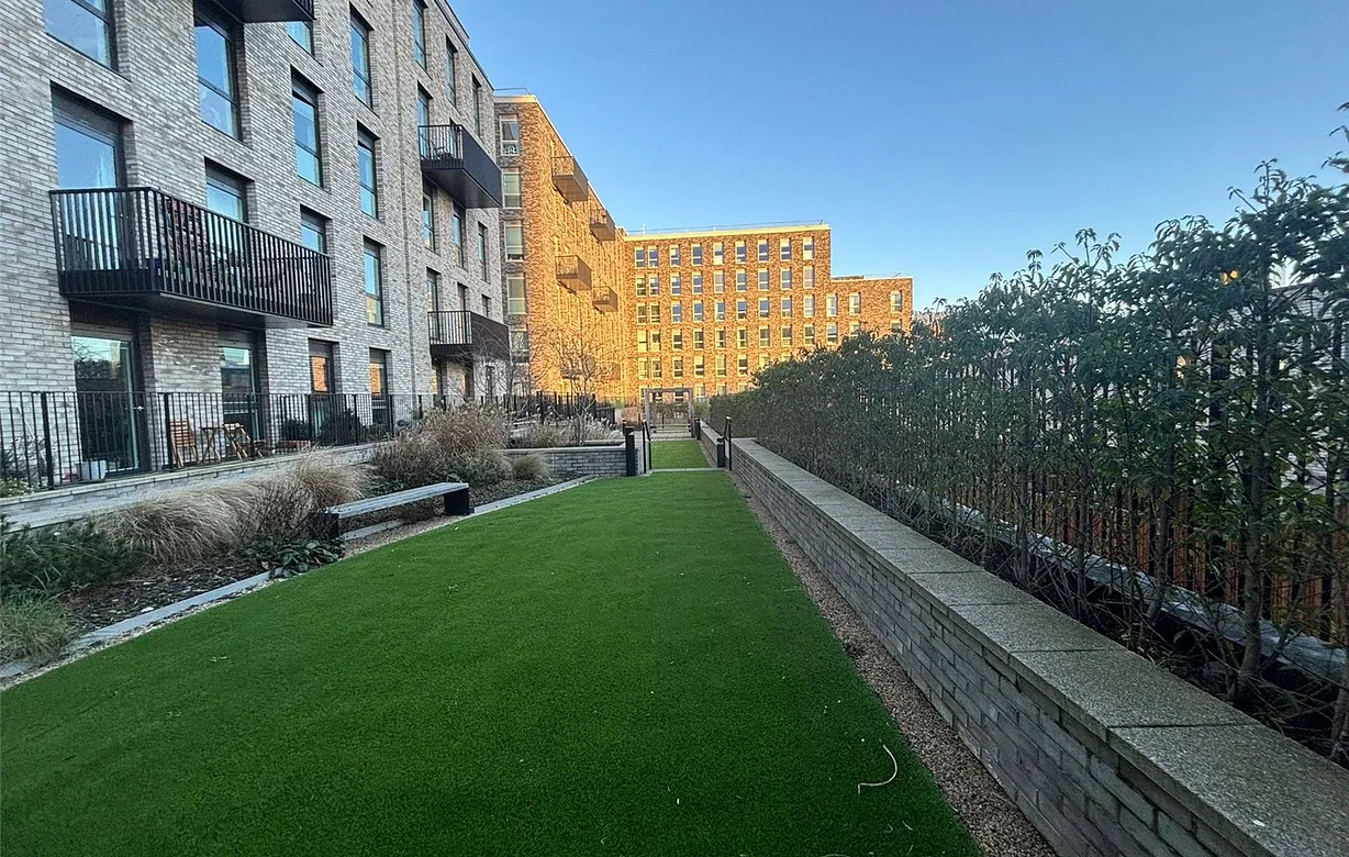 2 bedroom apartment to rent - Bentley Hurst