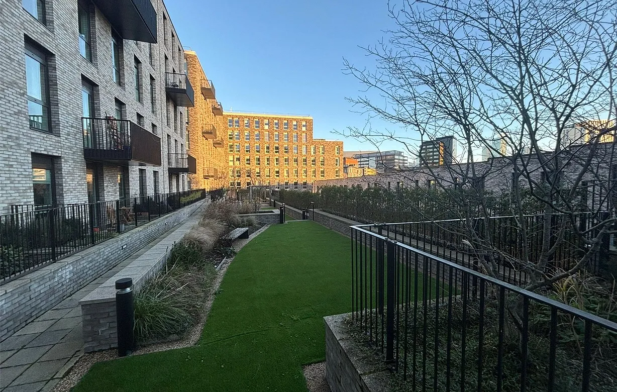 2 bedroom apartment to rent - Bentley Hurst