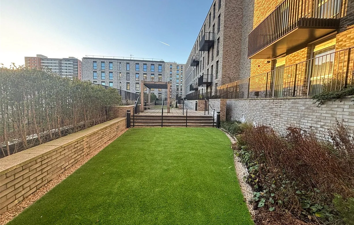 2 bedroom apartment to rent - Bentley Hurst