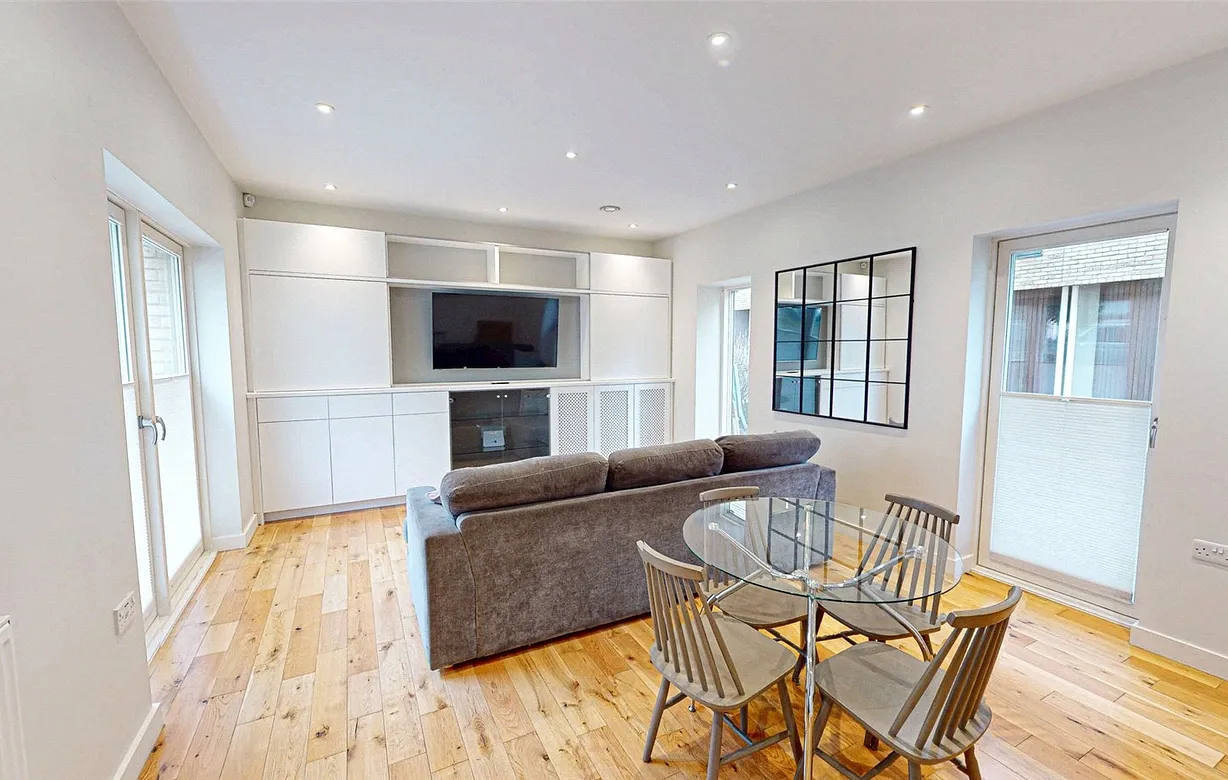 2 bedroom house for sale - Bentley Hurst