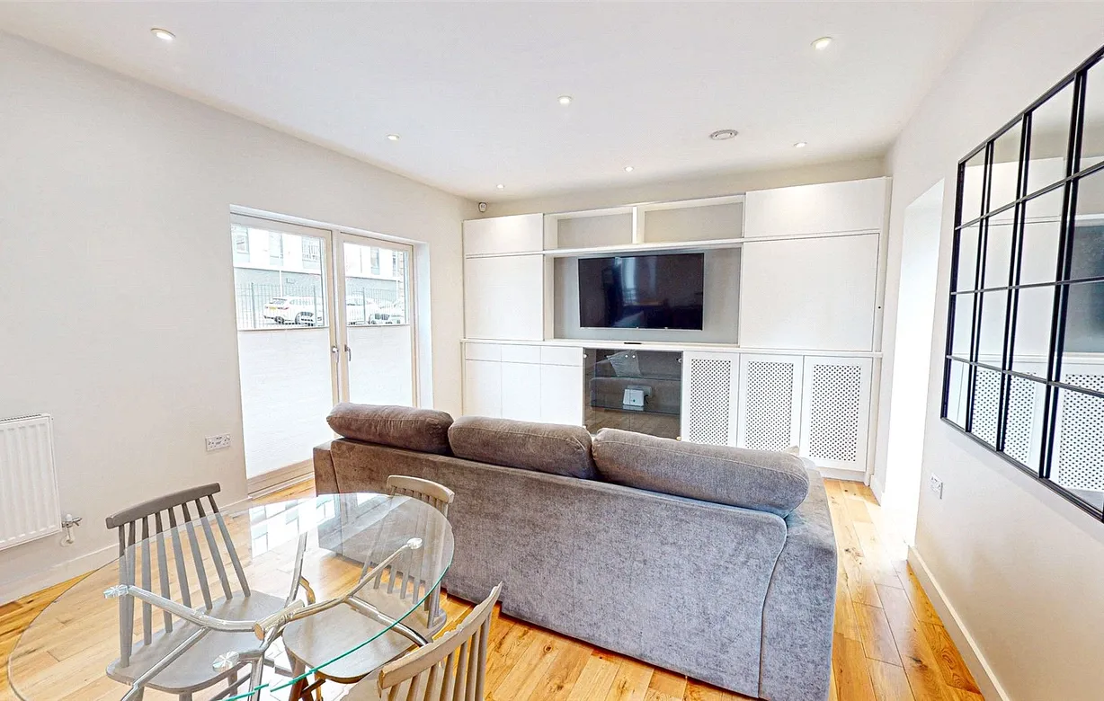 2 bedroom house for sale - Bentley Hurst