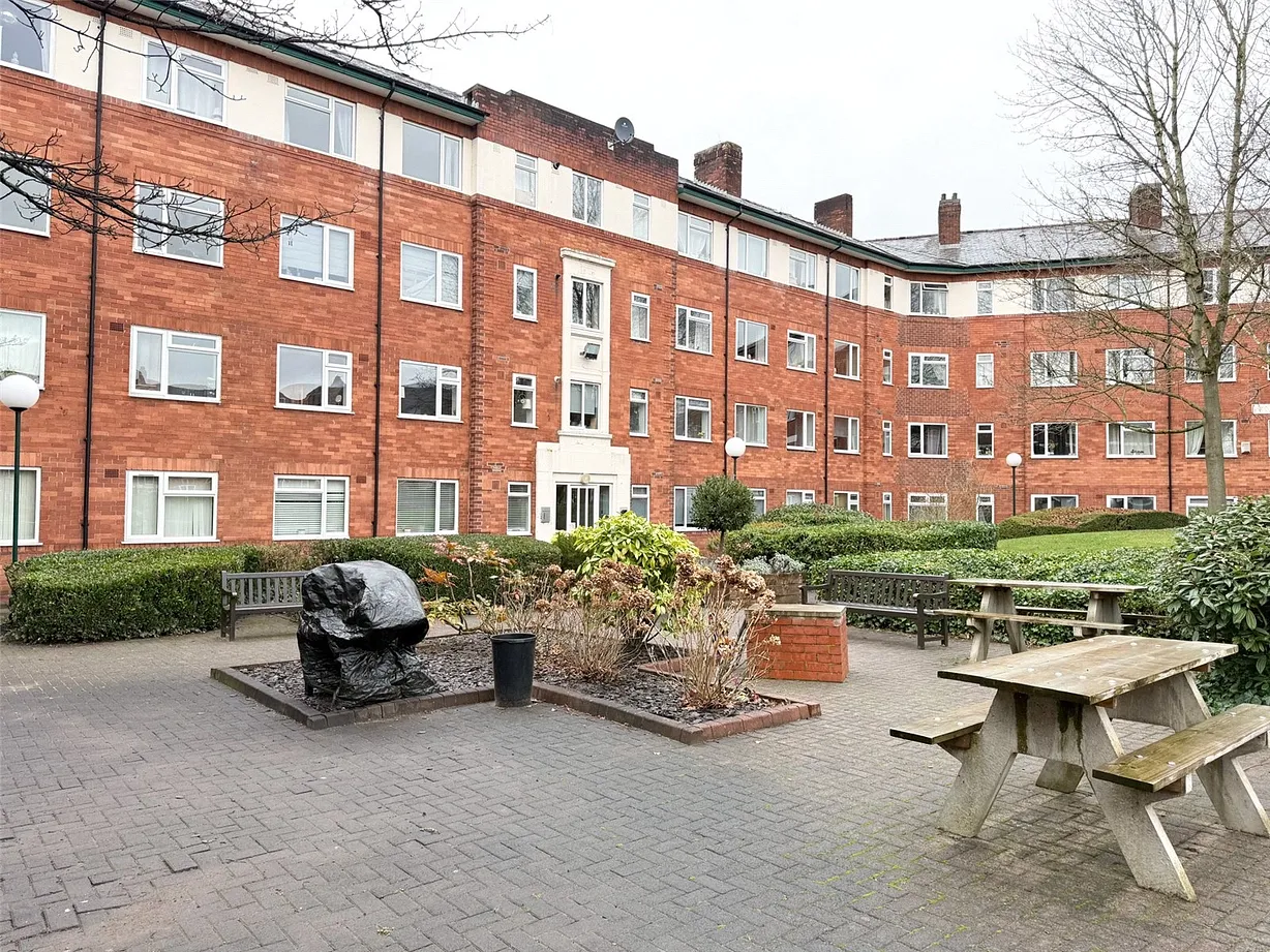 3 bedroom apartment for sale - Bentley Hurst