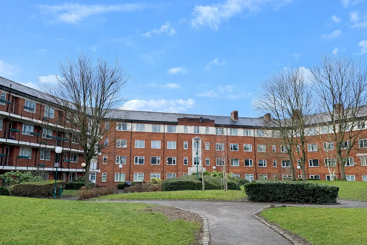 3 bedroom apartment for sale - Bentley Hurst