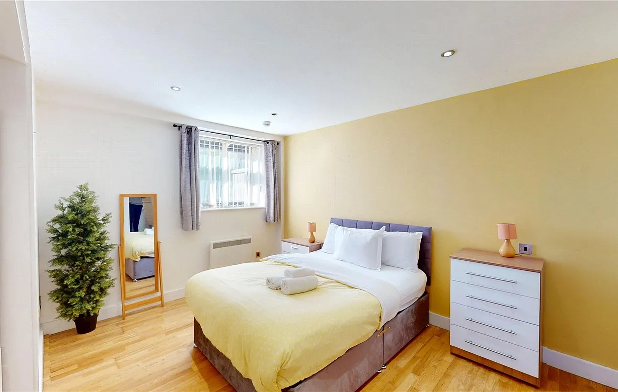 2 bedroom apartment to rent - Bentley Hurst
