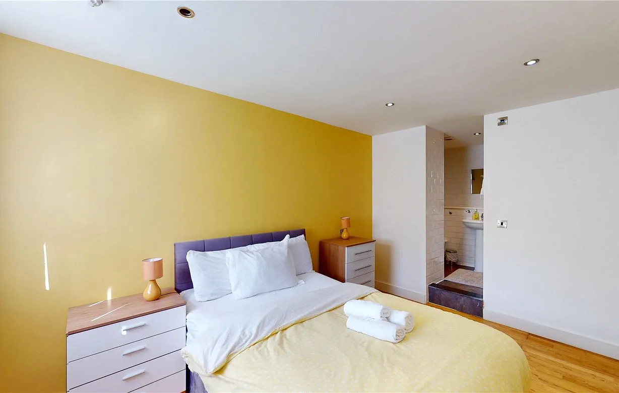 2 bedroom apartment to rent - Bentley Hurst