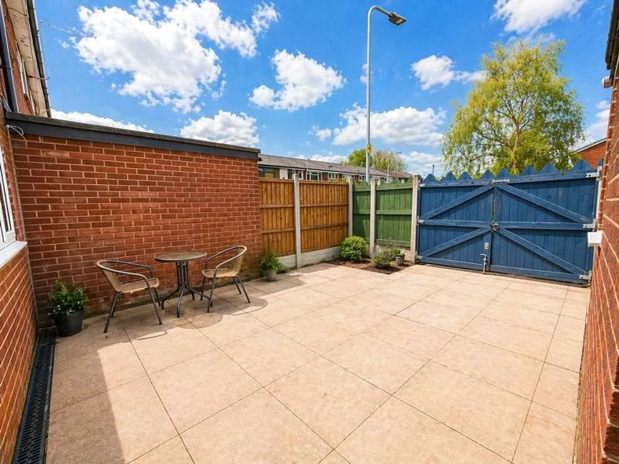 2 bedroom house to rent - Bentley Hurst