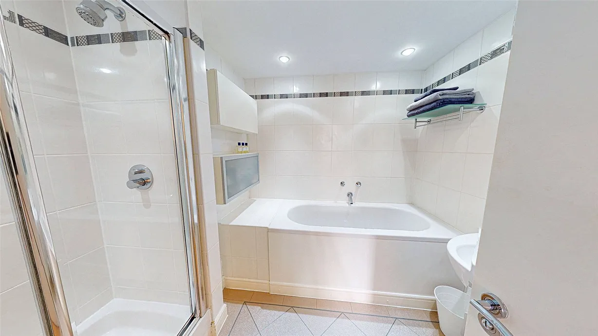 2 bedroom apartment for sale - Bentley Hurst