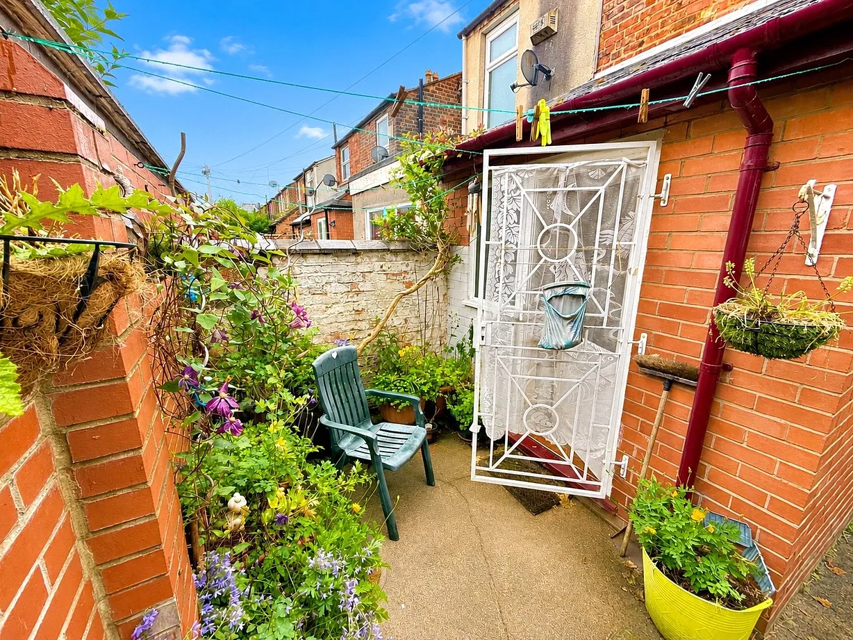2 bedroom house for sale - Bentley Hurst