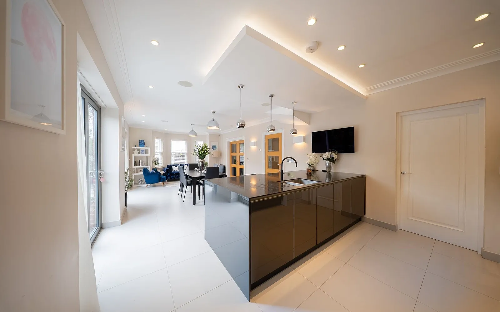 5 bedroom  - Bentley Hurst
